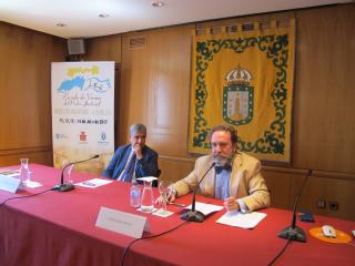 El vocal del CGPJ Juan Manuel Fernández y Alberto Muro